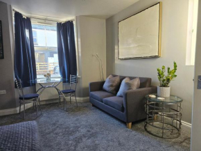 The Perfect Central Woking Apartment Free Parking & Garden - Business & Leisure